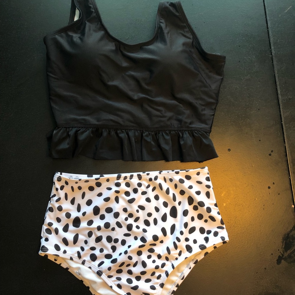 Small women’s swimsuit- brand new